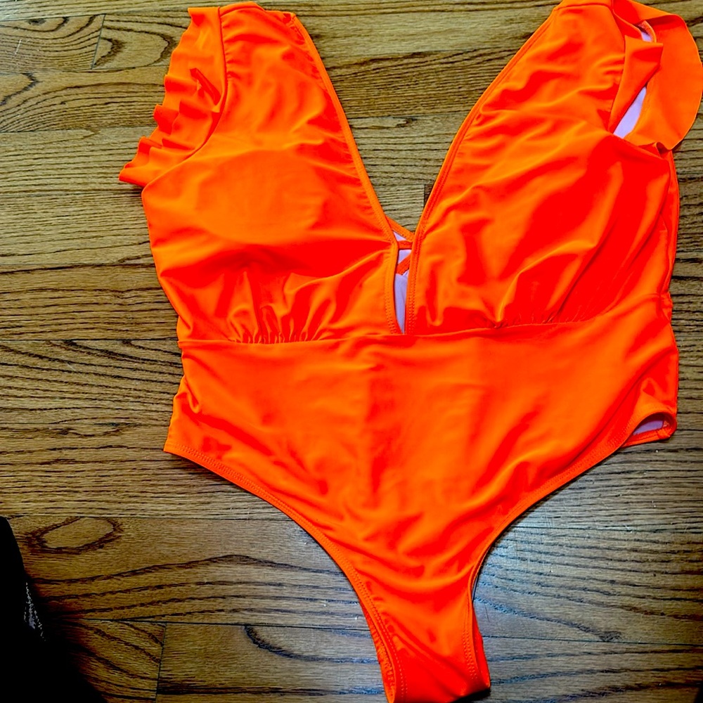 Swimsuit plunge neckline and back size 3X